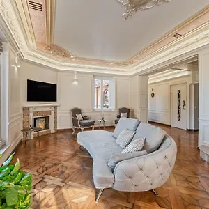 Bmga L Viapaola43 Palace Luxury Penthouse 2bdr Apartment